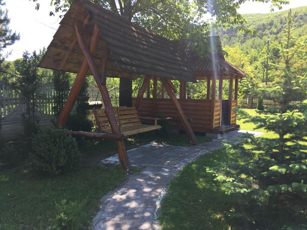 Котетж У Вілла Діола Kosiv Exteriér fotografie